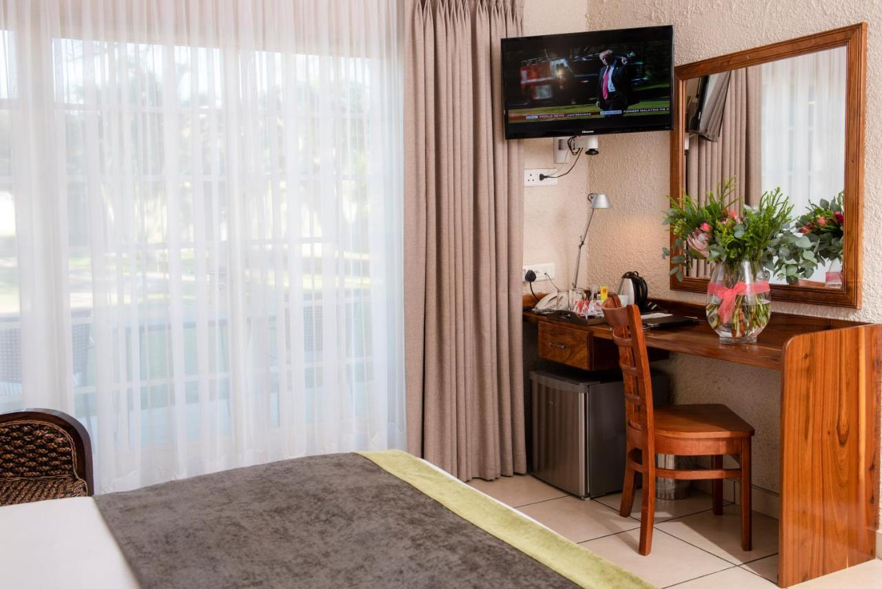 Palm Park Hotel Lephalale エクステリア 写真