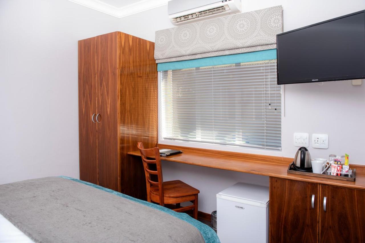 Palm Park Hotel Lephalale エクステリア 写真