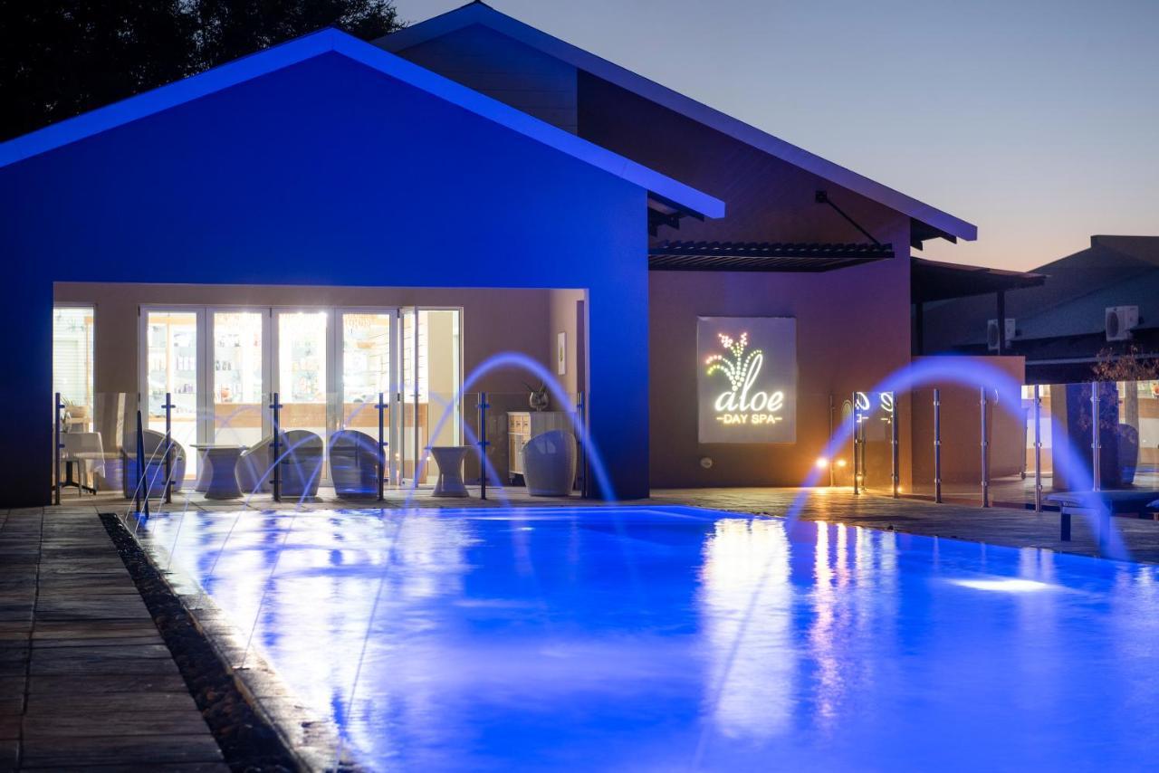 Palm Park Hotel Lephalale エクステリア 写真