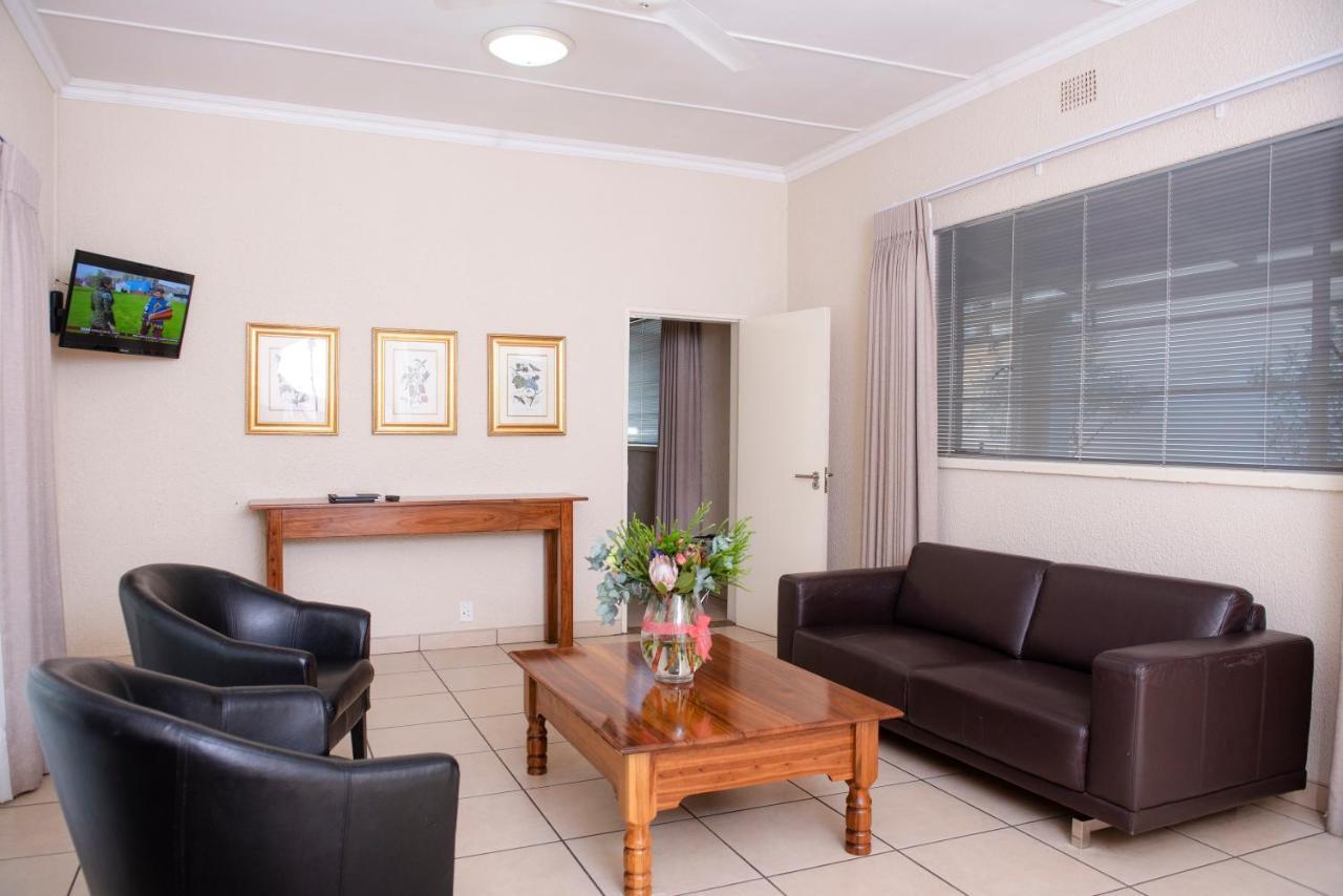 Palm Park Hotel Lephalale エクステリア 写真